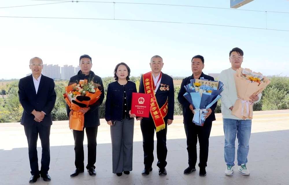 榮獲“全國民族團結進步模范個人”稱號的前進集團董事長馬志祥載譽歸來