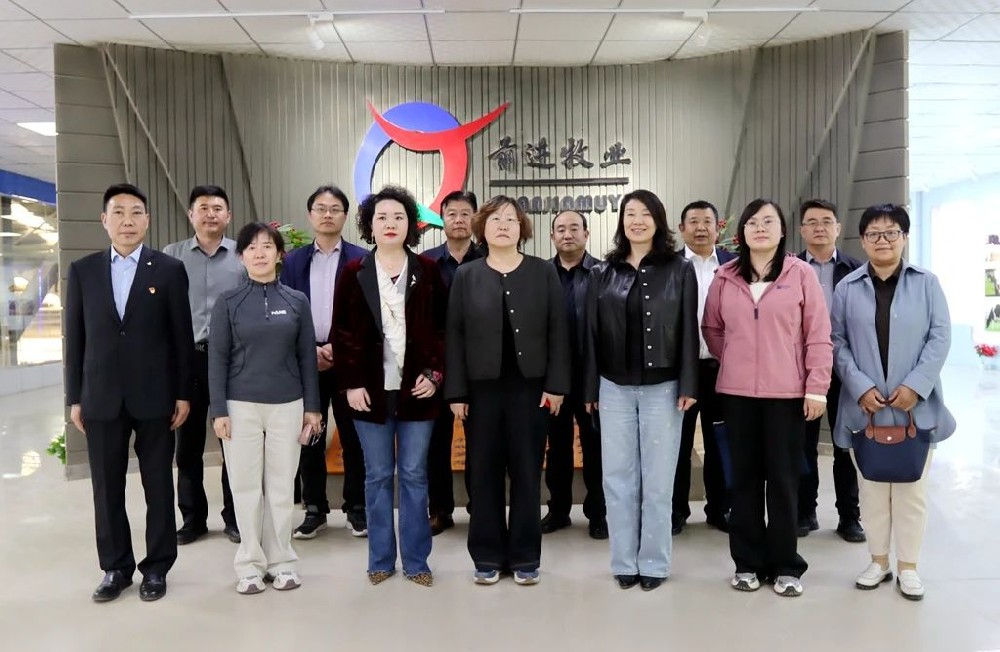 全市教育系統到甘肅前進集團考察學生奶源基地