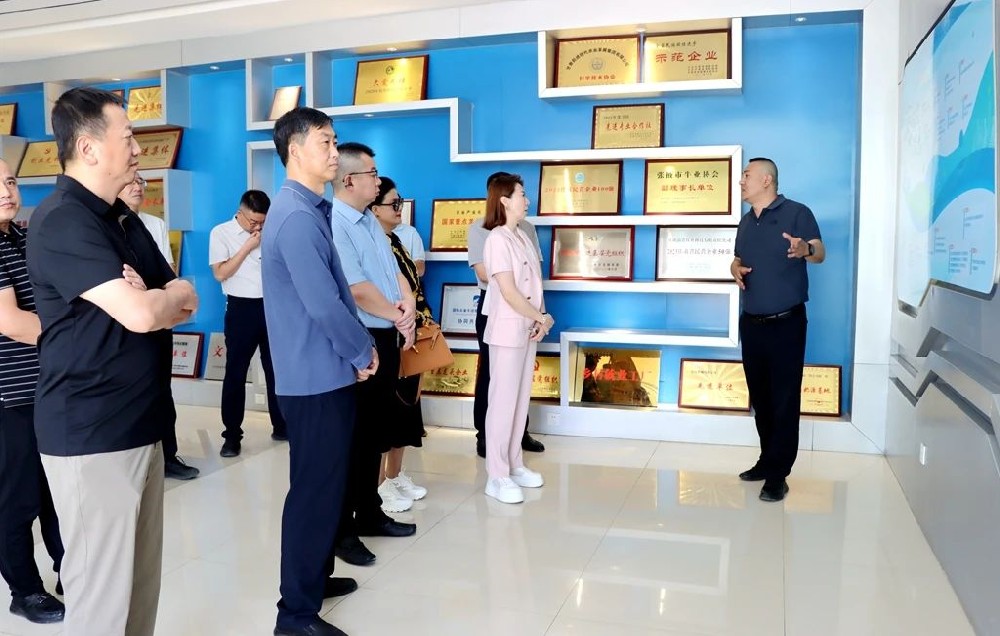 四川央普股份有限公司董事長李愛華帶領考察組到甘肅前進集團考察